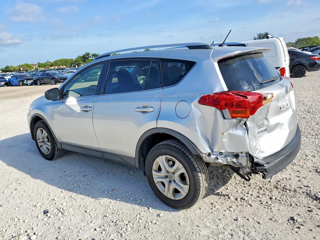 2015 TOYOTA RAV 4 — VIN JTMZFREV3FD048639 — photo 2
